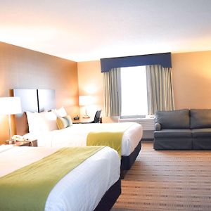 Queen Suite Mobility accessible